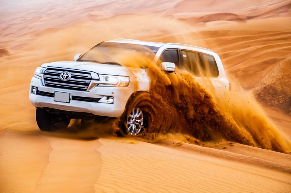 Choosing the Right Vehicle for Your UAE Adventure